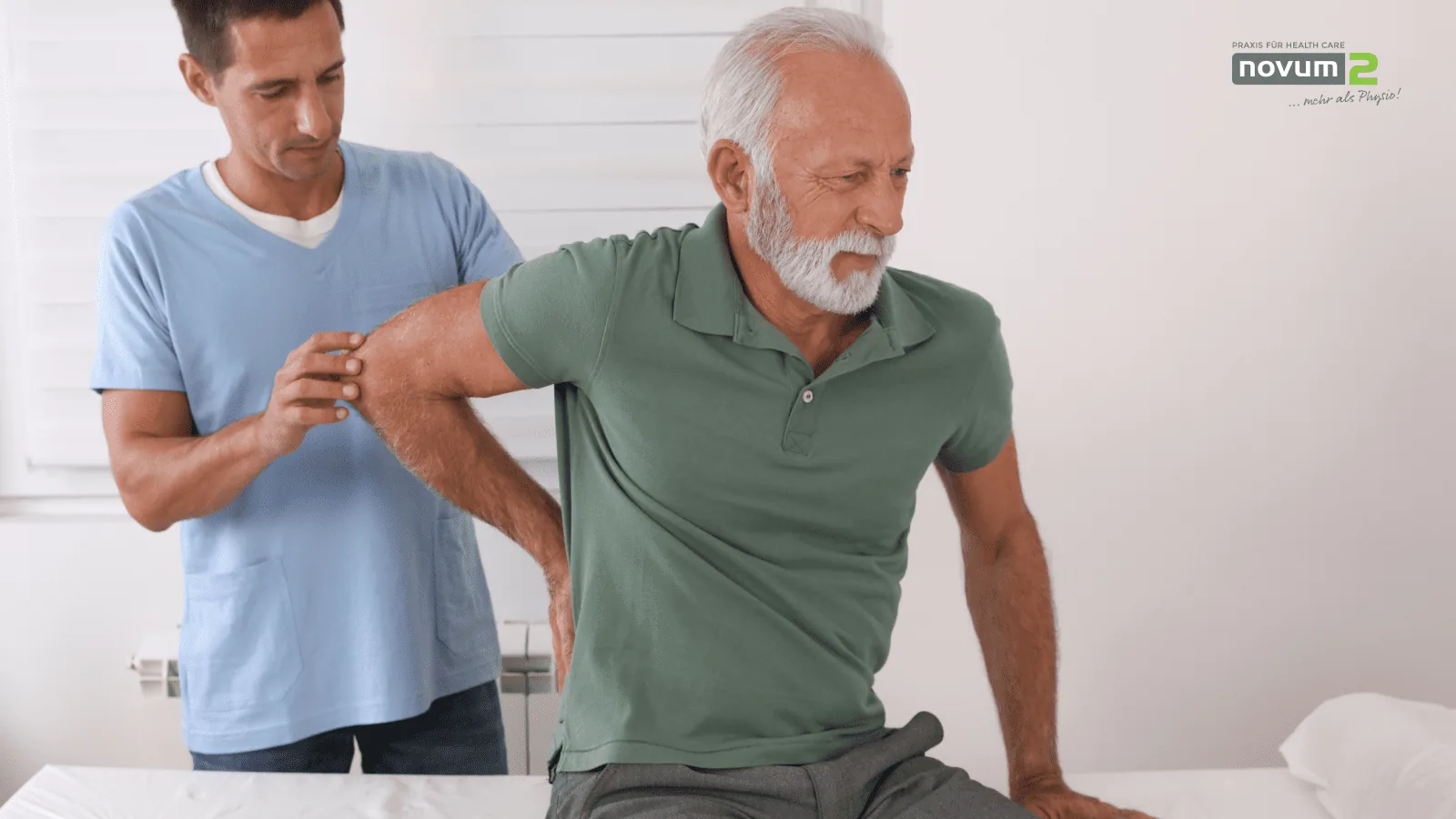 Physiotherapist performs treatment on the arm of an older patient at Novum2.