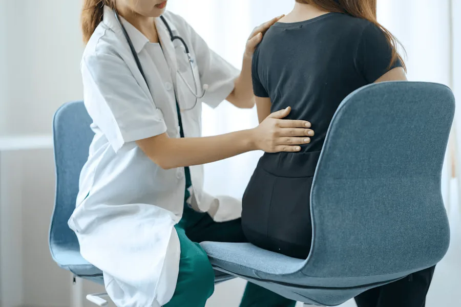 A doctor tests the condition of the spine to determine the best treatment method for the cervical spine.