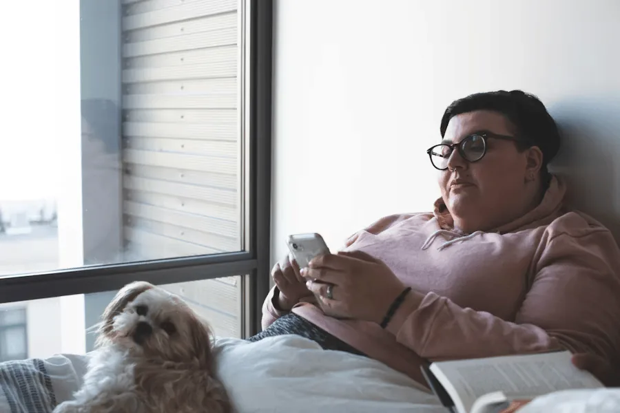 Woman at risk of sciatic pain due to excess weight and lack of exercise.